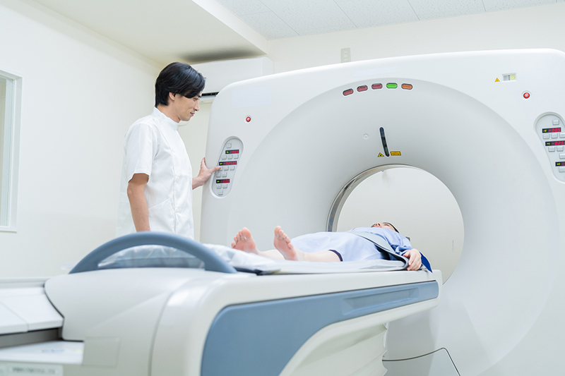 CT検査は広範囲な画像を細かく撮影することができる。甲状腺がんが確定した場合、治療方針を決めるために行われることも