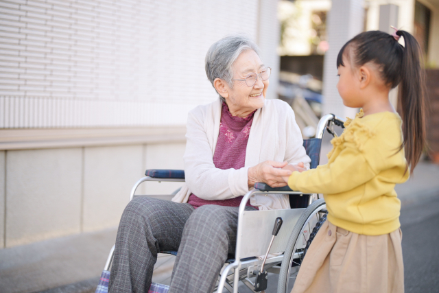 面会しているイメージ写真