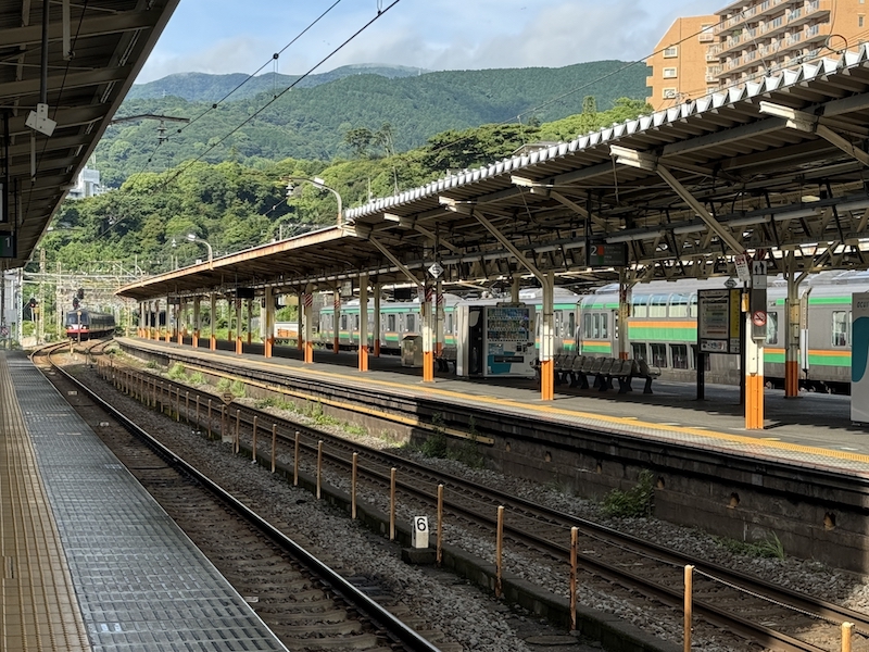 電車を待っているときや乗車中に地震がきたらどうする？危険を回避する方法を徹底解説