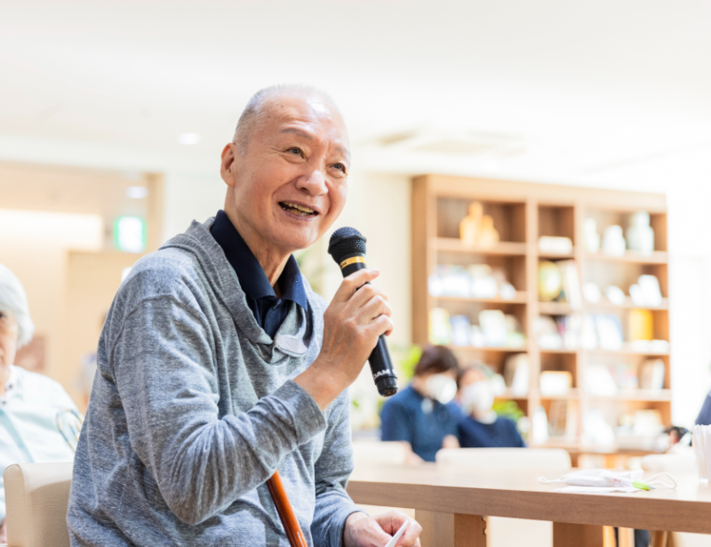 質問をする男性利用者さん