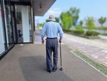 78才男性、自宅を売却して入居した自立型老人ホームを退去に！　転居先はどうする？【専門家がアドバス】