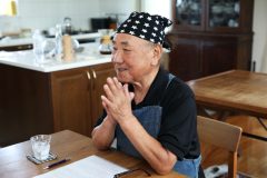 「70代の母が体に悪そうなものを買ってきて食べてしまう」食生活の悩みに91才料理研究家・小林まさるさんがアンサー｜まさるの人生相談＆お手軽レシピ・第4回