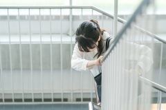 女性に増えている息切れの正体を専門家が解説【呼吸と姿勢を改善する「呼吸筋ストレッチ」付き】