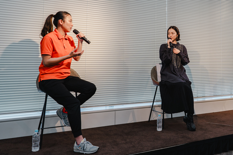 介護現場で働く岩佐真悠子さん＆西田美歩さん