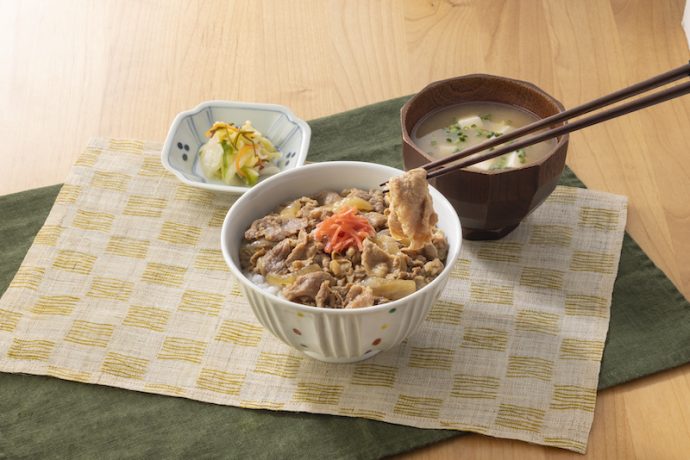 咀嚼・嚥下機能が低下しても美味しく牛丼が食べられる「吉野家のやさしいごはん」シリーズを用いた取り組み