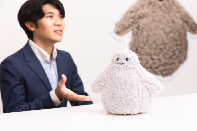 高齢者と介護現場で働く人に寄り添うロボット開発秘話「モコモコの手触り、その内側に込めた最新AIによる優しさに涙」【想いよ届け！～挑戦者たちの声～Vol.2後編】