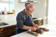 「34才の長男は結婚する気が毛頭ない」60代母親の悩みに92才料理研究家・小林まさるさんが回答|まさるの人生相談 第9回