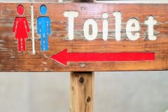 トイレの案内看板