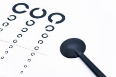 《視力低下の原因を問診チャートでセルフチェック》悪習慣や老眼以外に「太陽光不足」、「視力矯正」が原因の場合も