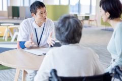 《親の介護は子供がすべき》という家族の呪縛「他人に任せることも大切」専門家が指摘