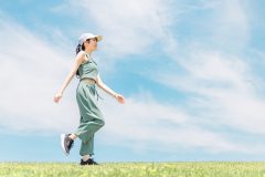 ウオーキングするなら《後ろ歩き》がいい理由「善玉ホルモンが増える」驚きの健康効果や歩き方を医師が解説