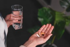 サプリ（健康食品）と薬の相互作用に要注意！薬剤師が長年研究した「危ない飲み合わせ」データベースを公開「場合によっては命に係わる副作用も」