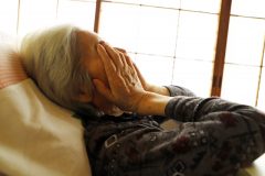 加齢に伴う睡眠障害に悩む人は多い