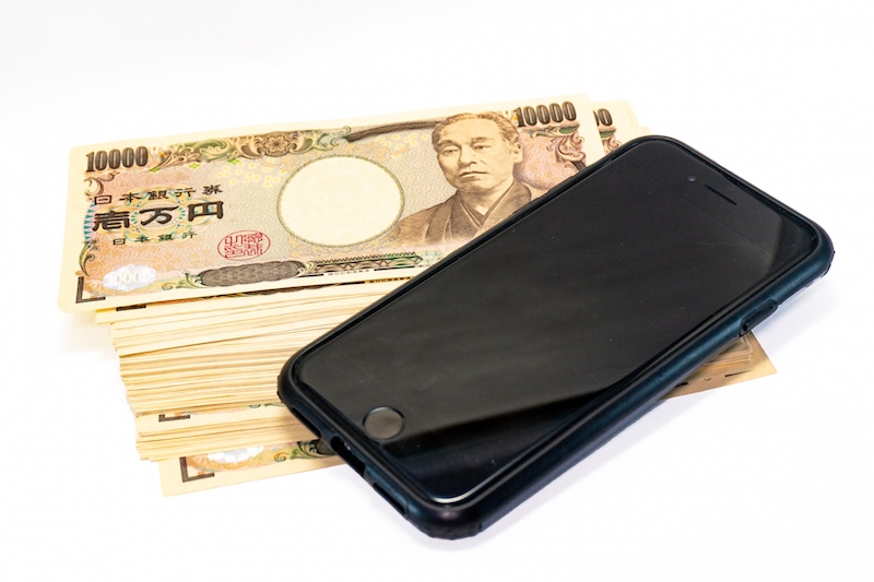 現金とスマホ