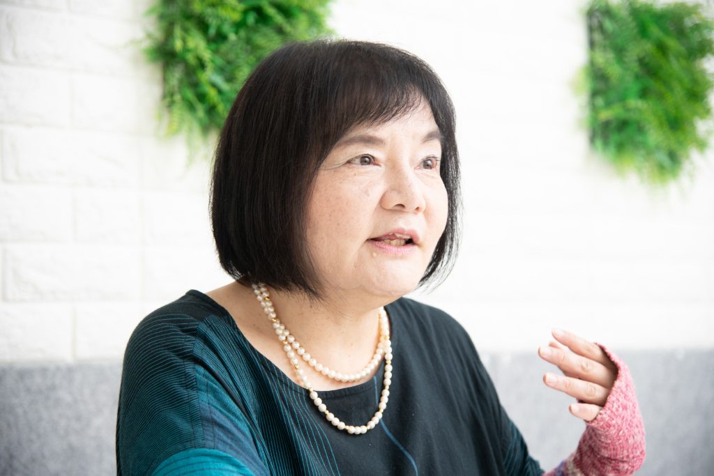 信友直子
