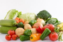 食事で夏の日焼け対策! トマトや緑黄色野菜に含まれるリコピンで紫外線による肌へのダメージを軽減<肌の老化を遅らせる習慣>