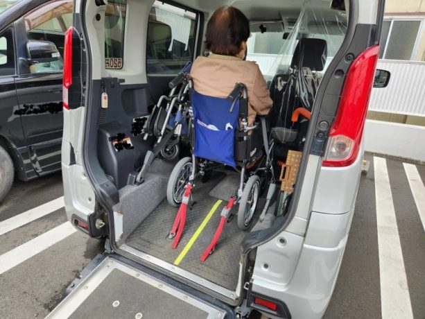 認知症の母の介護に必要な車「格安レンタカーとタクシーではどちらがお得か?」検証してみた