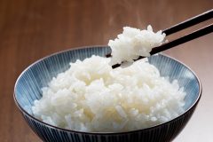 令和の米騒動は日本人の健康にプラス？白米や白いパンが招くリスク