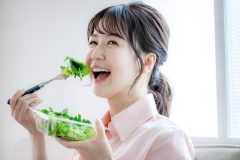 「小分けで5食」「間食」「ベジファースト」で健康寿命を延伸！血糖値の急上昇＆血管の老化を防ぐ食事法を専門家が解説
