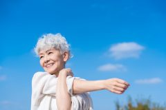 「週3回以上歩く」「歌いながら家事」「インターバル速歩」 最新の研究で判明した健康寿命を延ばす運動習慣ルール10<病気を予防する筋トレもイラスト図解>