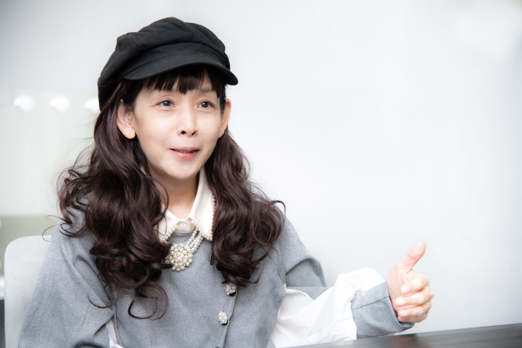 鈴木早智子さん