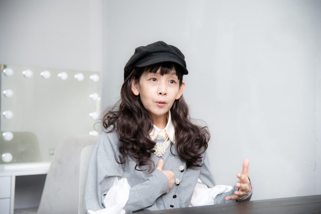 鈴木早智子さん