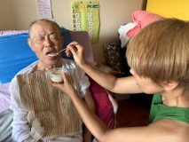 要介護4の父を在宅介護中の吉田潮さん、介護食づくりは楽しいが排泄介助で痛感した「人間は1本の管である」
