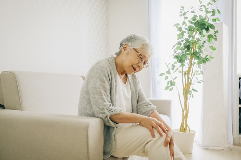 孤独を感じると、身体が変化する（写真／イメージマート）