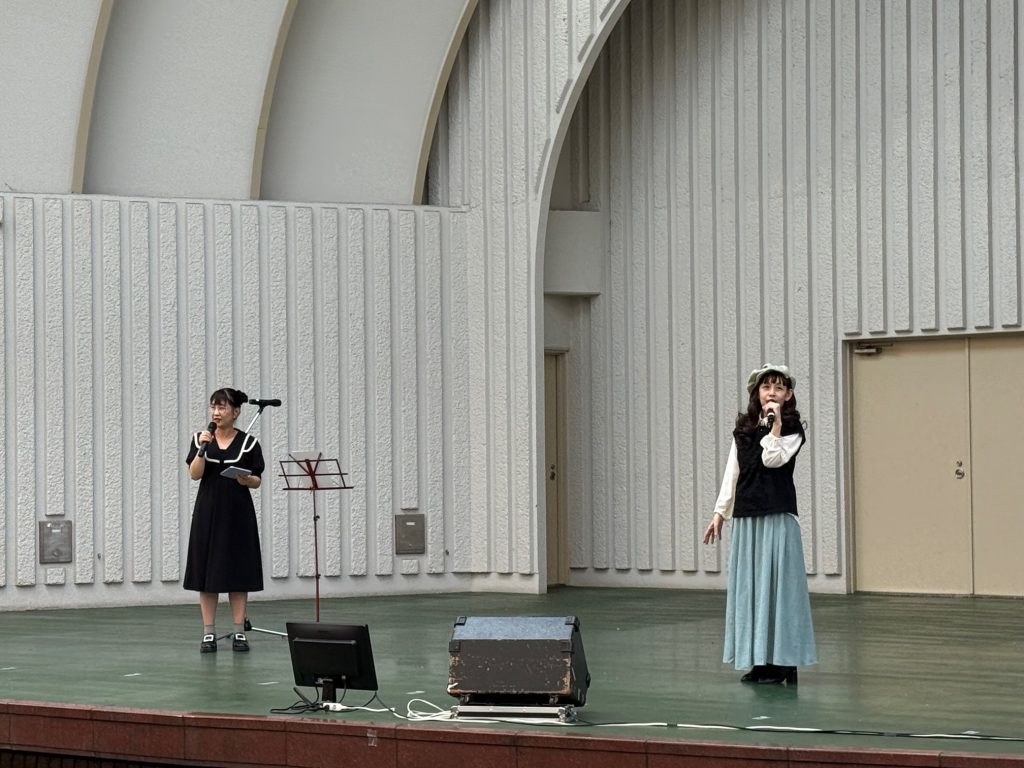 イベントMCを務める鈴木早智子さん
