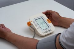 高血圧の新目標「75才以上で血圧130未満」に引き下げへ　降圧剤の副作用による転倒や心血管疾患リスクに専門家が警鐘