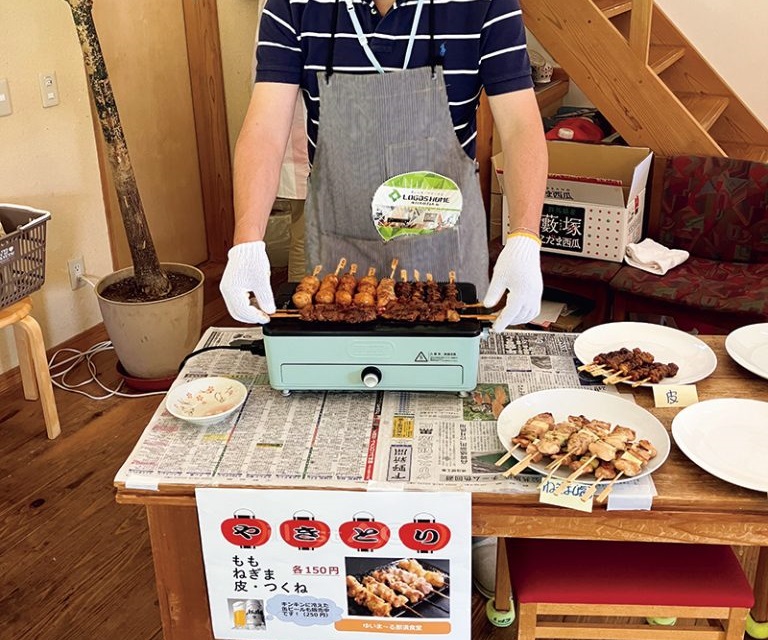 スタッフが目の前で焼く、焼き鳥ランチも好評
