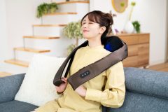 肩や首のこりをほぐす《最新マッサージ家電》選び方やおすすめアイテムを家電のプロが解説「もみ玉の動きや性能が進化、高周波タイプも注目！」