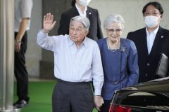 20250821_上皇上皇后両陛下_長野県行幸啓　JR軽井沢駅御発_主婦と生活社_伊藤和幸_