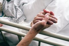 専門医が教える「自宅で最期を迎えるための準備」訪問診療と家族への伝え方