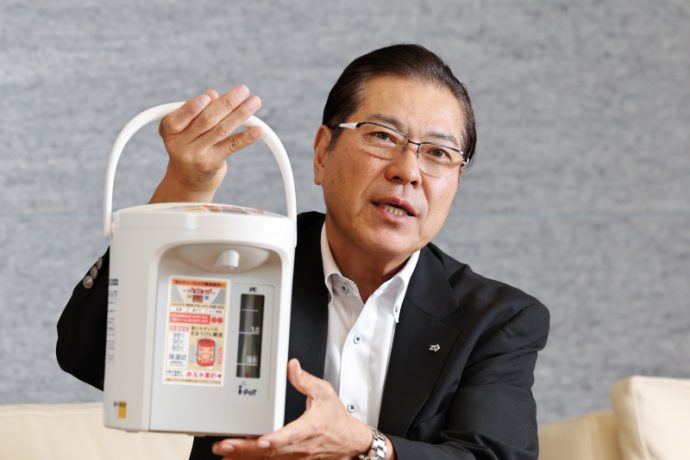 見守りIoTの先駆け、象印マホービン『みまもりほっとライン』活況化する市場、どのように普及活動をするか「商品を見てもらいたい…地域包括支援センターなど回っています」【想いよ届け！～挑戦者たちの声～Vol.5中編】