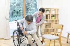 家族に迷惑をかけず家“ひとり”で過ごしたい。その願いを叶えるために活用したいサービス｜地元に詳しいケアマネを見つけるのがカギ