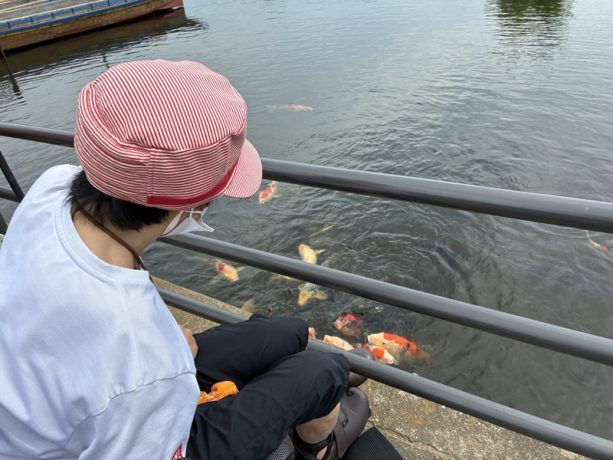 高次脳機能障害の母、施設の暮らしに募る不満「なんで帰れないの？」ヤングケアラーの娘が抱える焦燥感と修行の日々