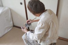 《死亡率2倍という研究結果も》背中が丸まっている「脊柱後湾」、“老けて見える”だけではないリスク　健康への悪影響を医師が解説