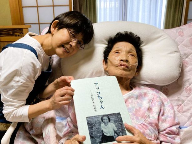 末期がんの母にコラムニストの息子がインタビュー。「人生でいちばん大切な締め切り」に間に合わせるために没頭して作った本に込めた想い|「147日目に死んだ母――がん告知から自宅で看取るまでの幸せな日々」Vol.3