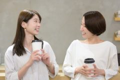 社交辞令のやりとりに、モヤモヤする人もいるのではないだろうか（写真／イメージマート）