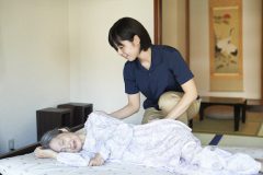 自宅で親を看取るために必要なサービス・費用・もらえるお金や制度を専門家が徹底解説「給付制度もフル活用して」