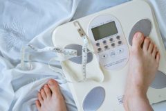 《有名トレーナーが指南》「食事量を減らす」ではやせない？健康的に正しくやせるための方法