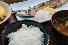 《リバウンドを防止》外食なら「焼き魚や刺身定食」、コンビニおにぎりに「魚や焼き鳥をプラス」　有名トレーナーが教える「体脂肪の減らし方」