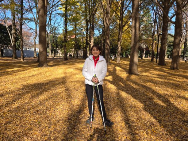 アクティブシニアの美と健康に《ノルディックウォーキング》ブーム再燃「-20才若く見える」歩き方を専門家が解説