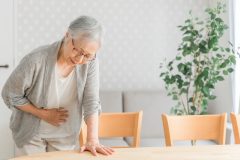 便秘やガスの変化は「腸年齢」低下のサイン？腸内環境を悪化させる日常習慣を専門家が解説