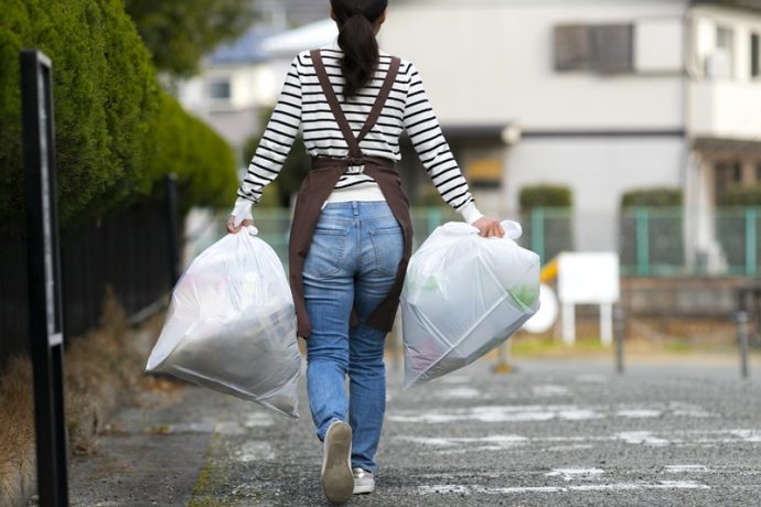 拡大する《家庭ゴミの有料化》料金は？介護用の紙おむつなどゴミが多い家庭は負担増？「自治体により減免措置もある」【FP解説】