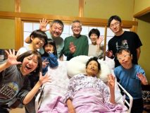 「家族になってくれてありがとう･･･」仏壇の引き出しで見つけた母からのサプライズ！コラムニストの息子が綴る在宅介護と看取りがもたらしたこと｜「147日目に死んだ母――がん告知から自宅で看取るまでの幸せな日々」vol.10
