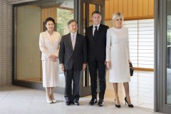 フランスのマクロン大統領夫妻と会見された天皇皇后両陛下（2026年4月2日、写真／宮内庁提供） 