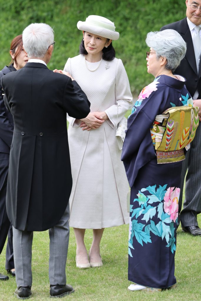 紀子さま、“白見え”ペールグリーンと凹凸素材で「控えめな中にも存在感