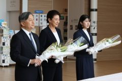 震災犠牲者を追悼された天皇ご一家（2026年4月6日、撮影／JMPA）